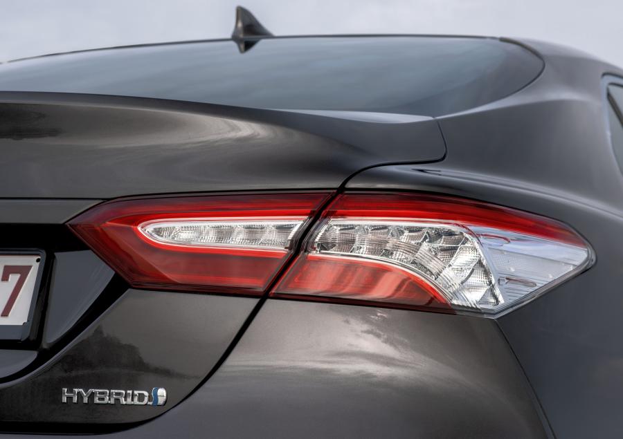Детали экстерьера Toyota Camry Hybrid 2019 года  (EU) (фото 37 из 45)